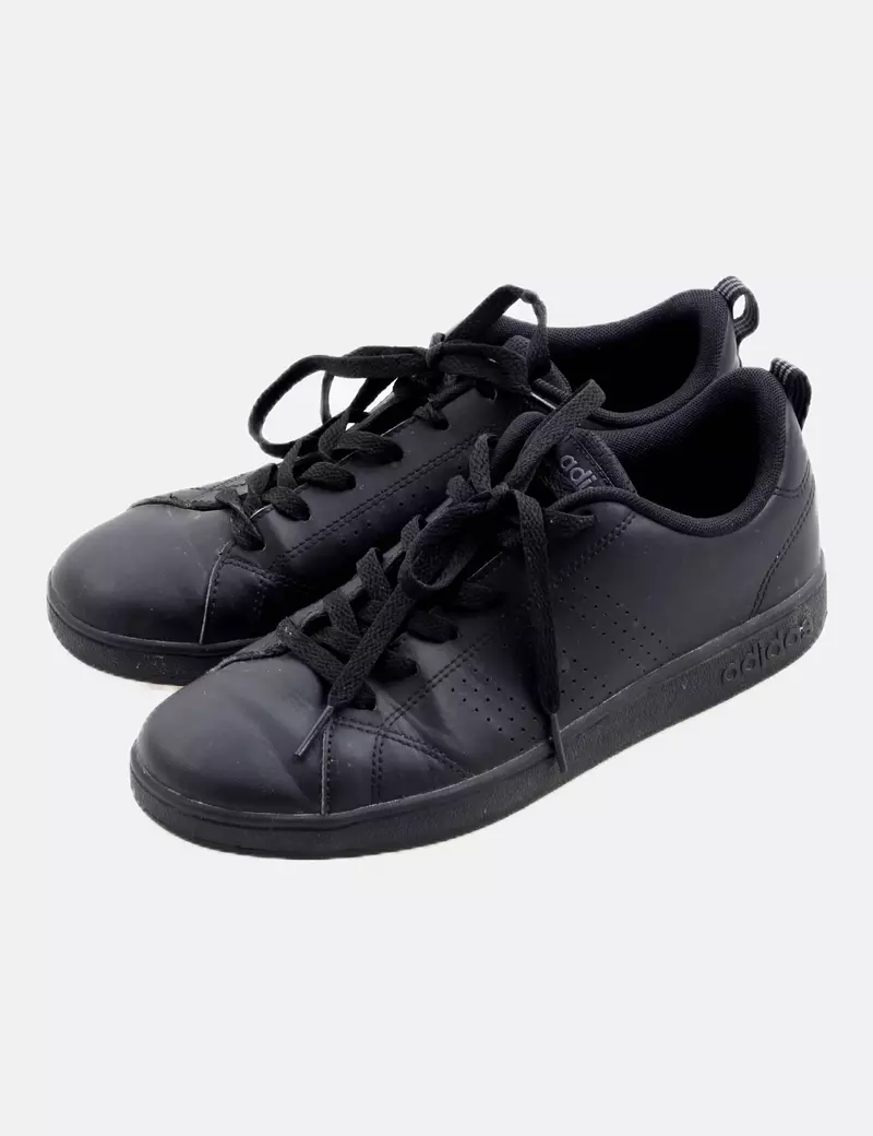 Adidas Zapatilla negra basica