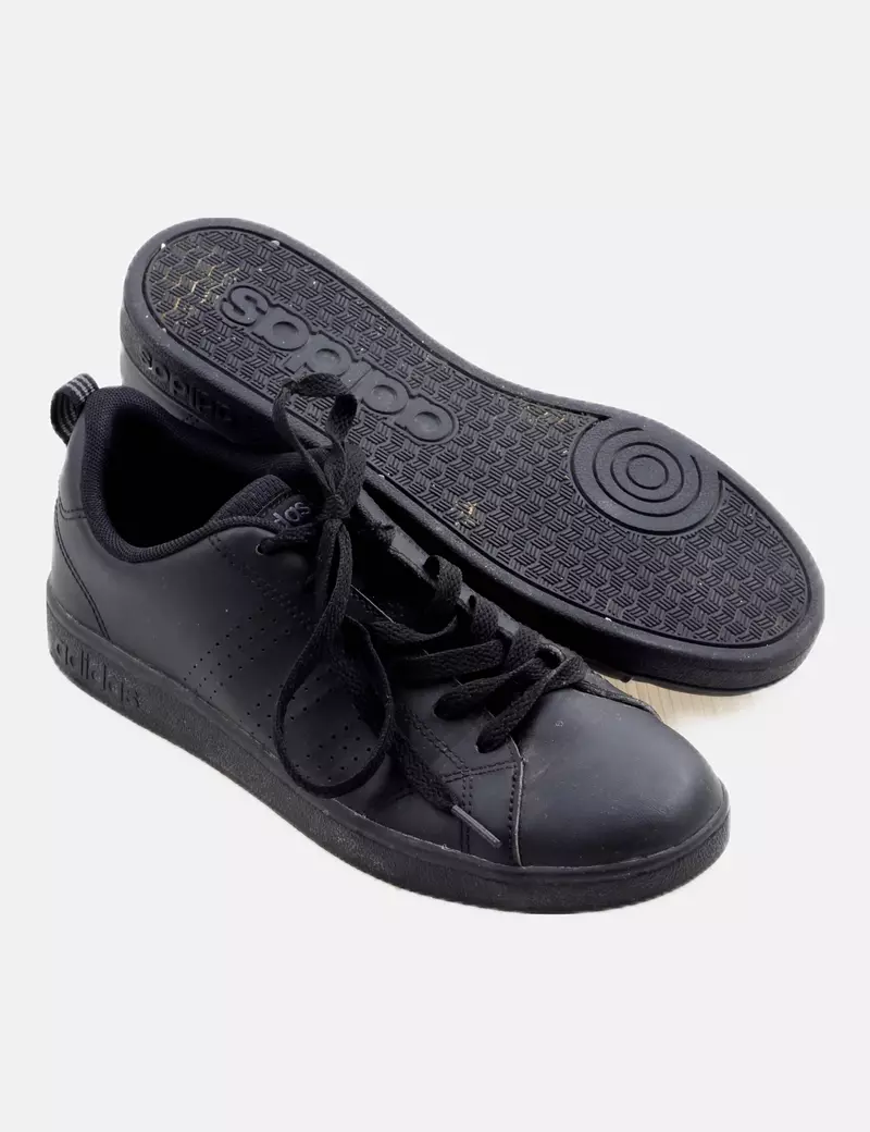 Adidas Zapatilla negra basica