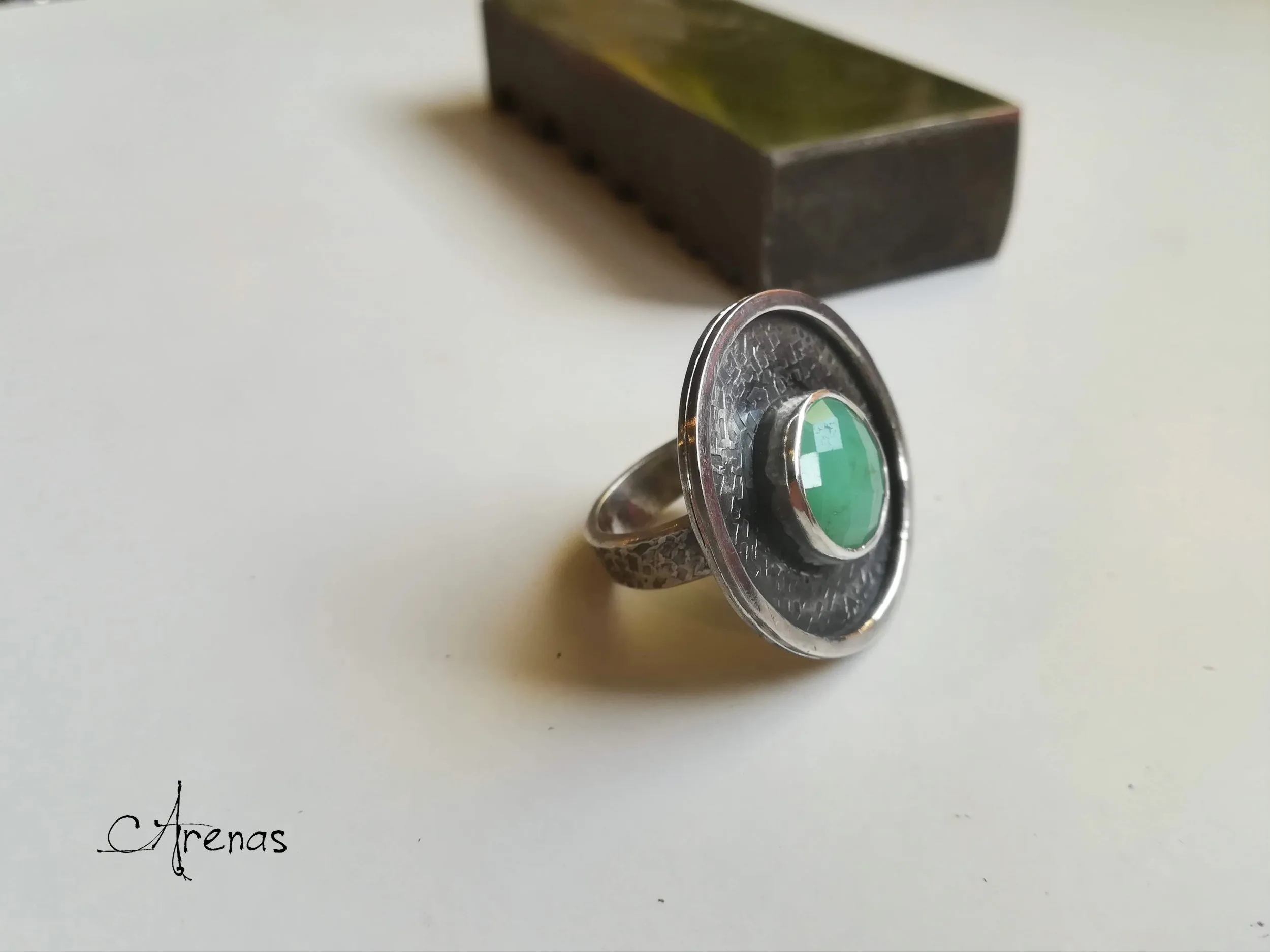 Anillo Grande de Plata de Ley y Gema Crisoprasa n 15