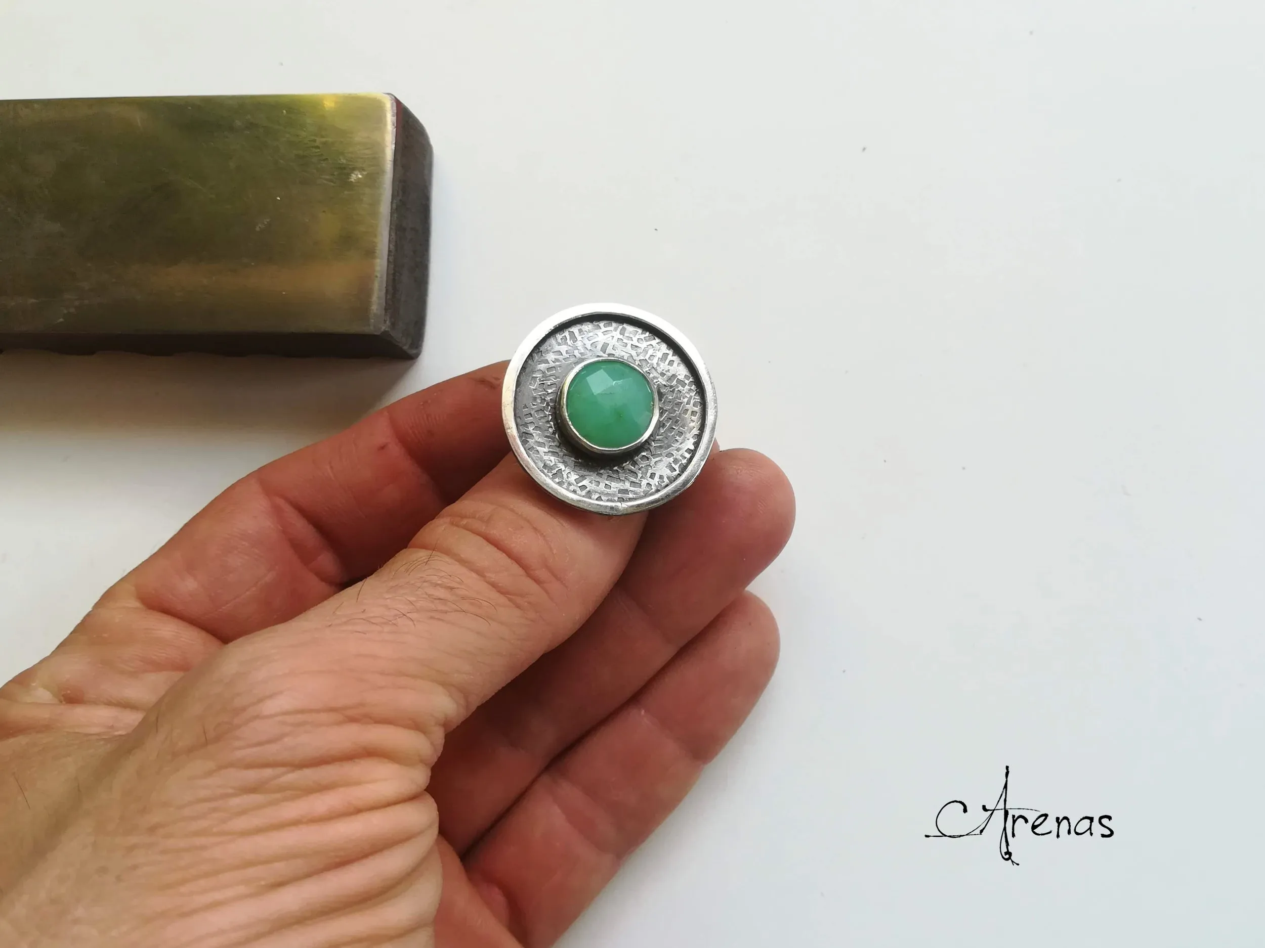 Anillo Grande de Plata de Ley y Gema Crisoprasa n 15