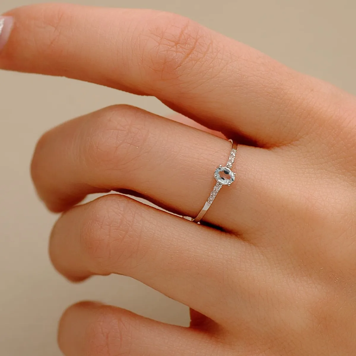 Anillo Oro Amarillo Aguamarina Y Diamantes