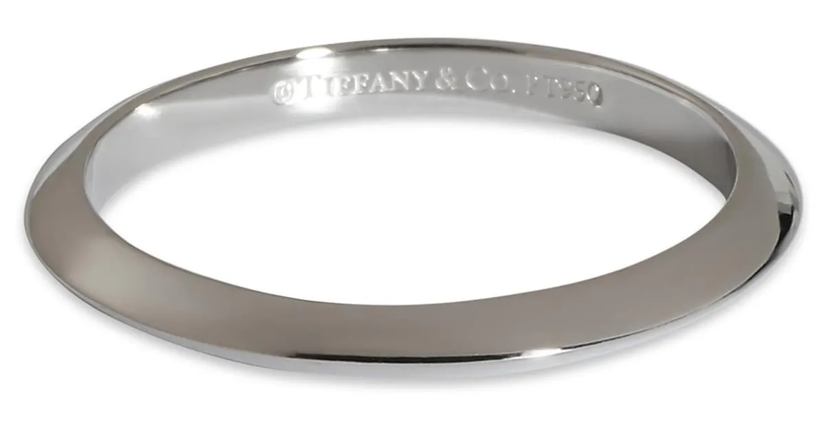 Anillo Tiffany Setting con borde afilado en platino de Tiffany & Co. 