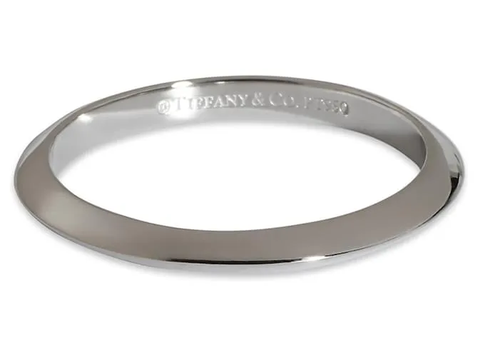 Anillo Tiffany Setting con borde afilado en platino de Tiffany & Co. 