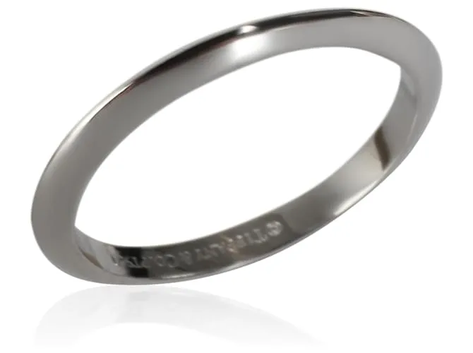 Anillo Tiffany Setting con borde afilado en platino de Tiffany & Co. 