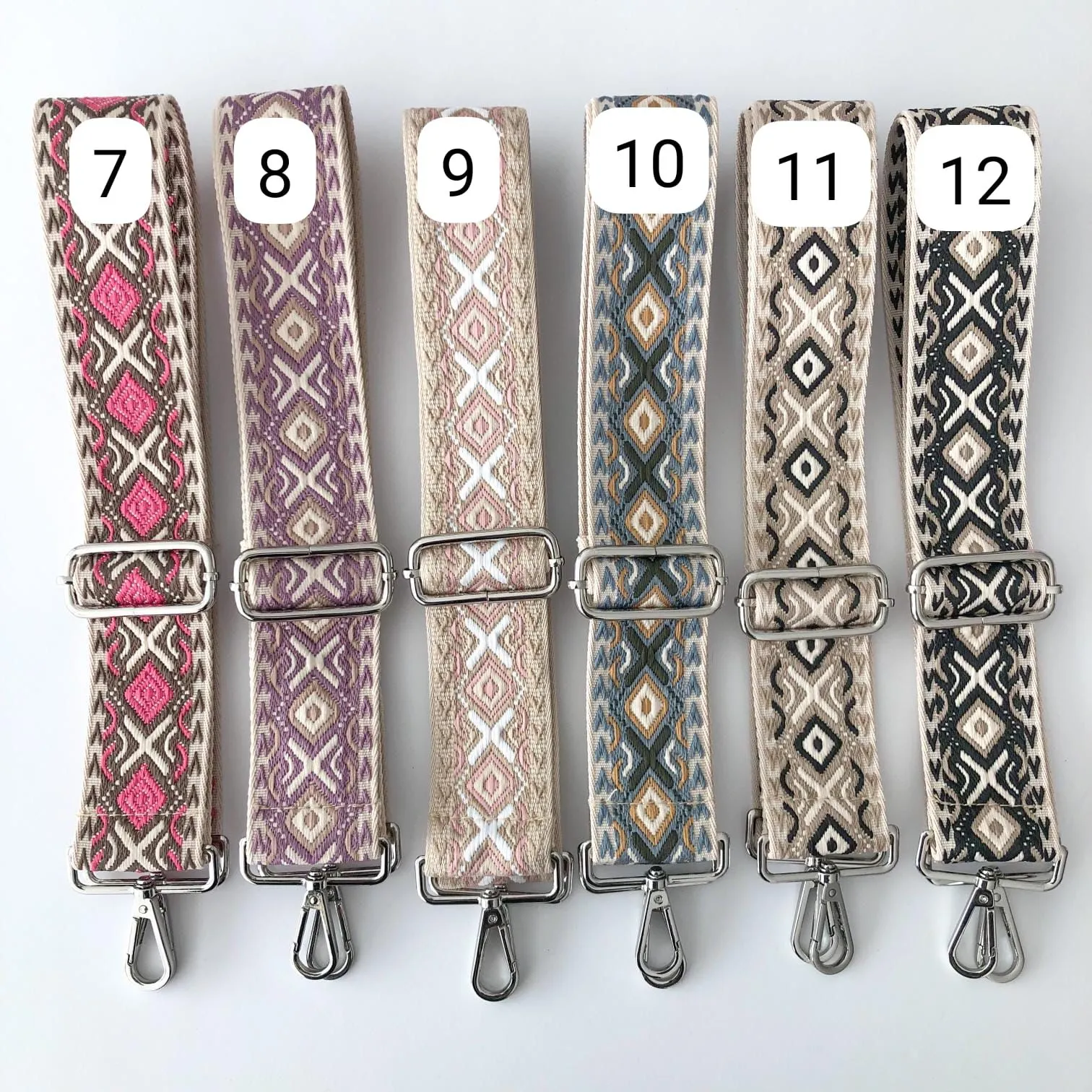 Bandolera piel ovalada marrón iniciales bordadas
