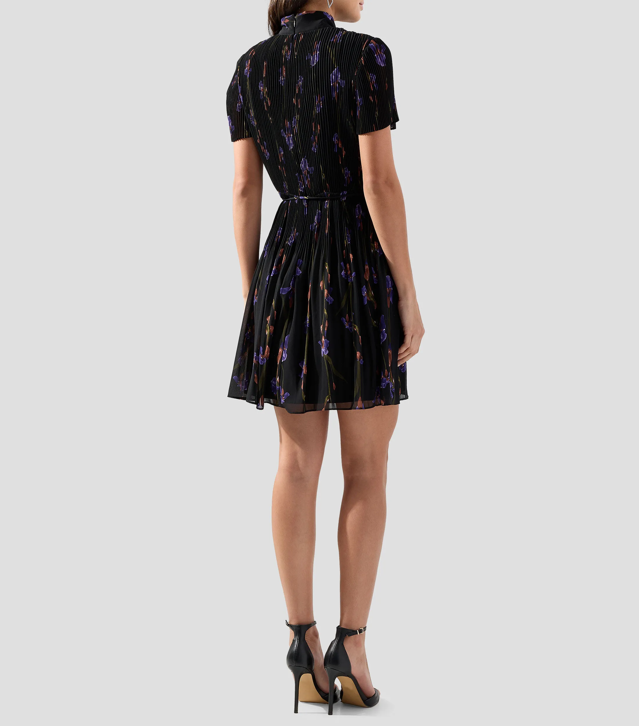 BCBGMAXAZRIA Vestido Corto manga corta estampado Mujer