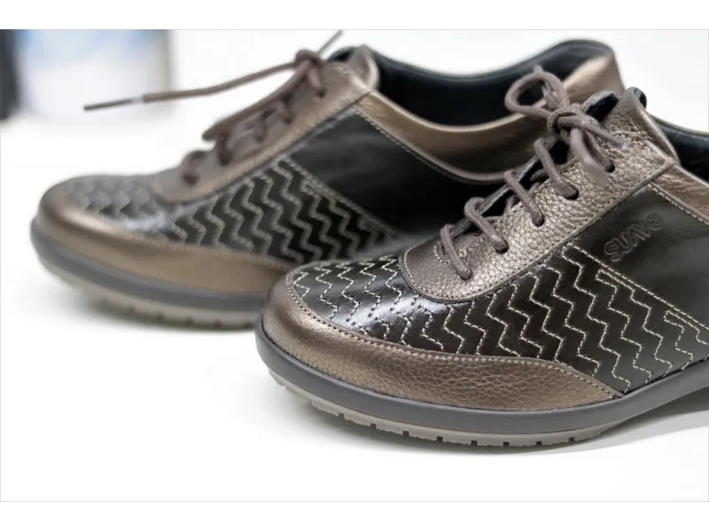 BLUCHER CON COSIDOS 3739 SUAVE BY LEYLAND EN COLOR MARINO O MARRÓN