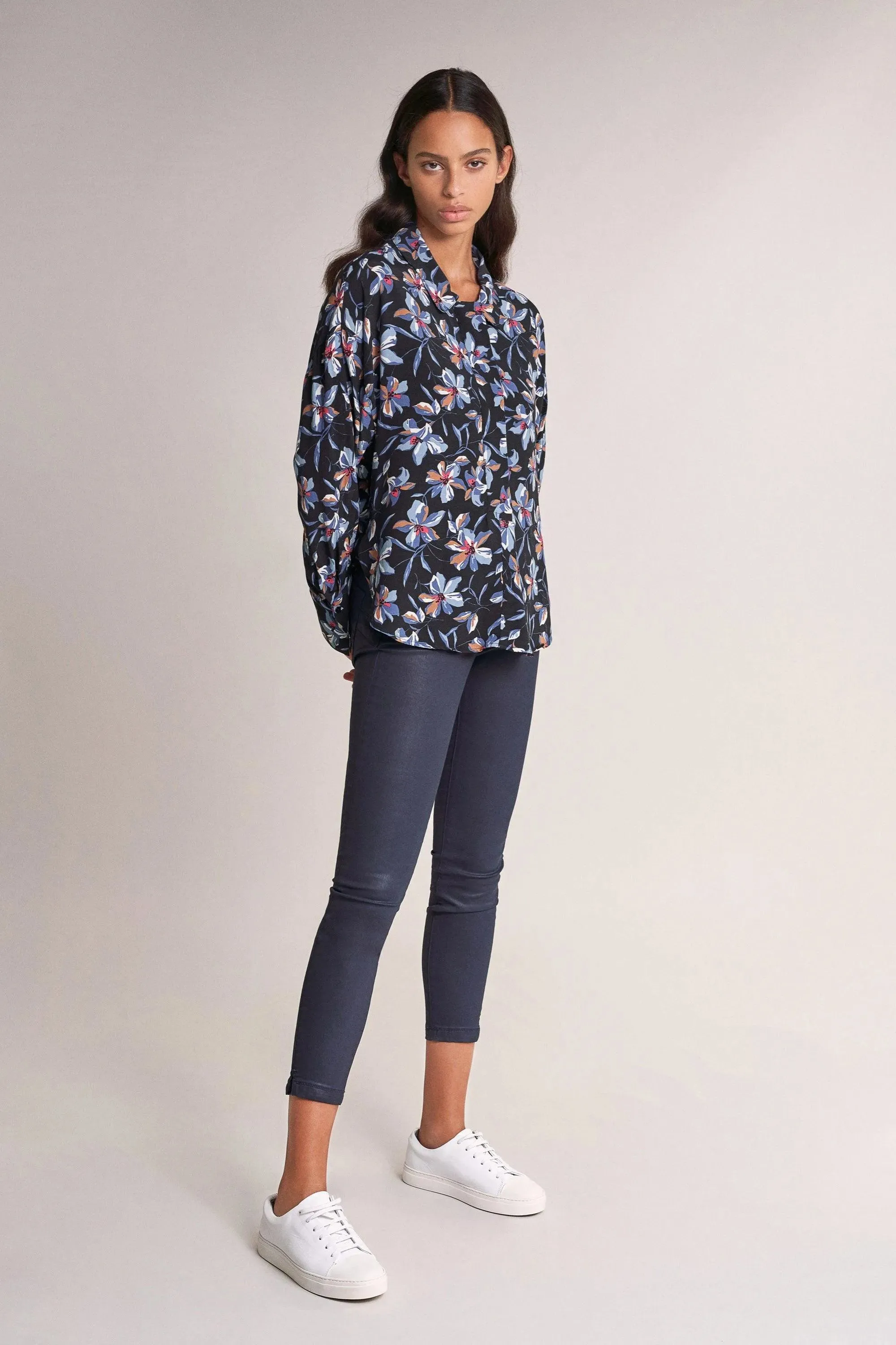 Blusa con estampado de flores