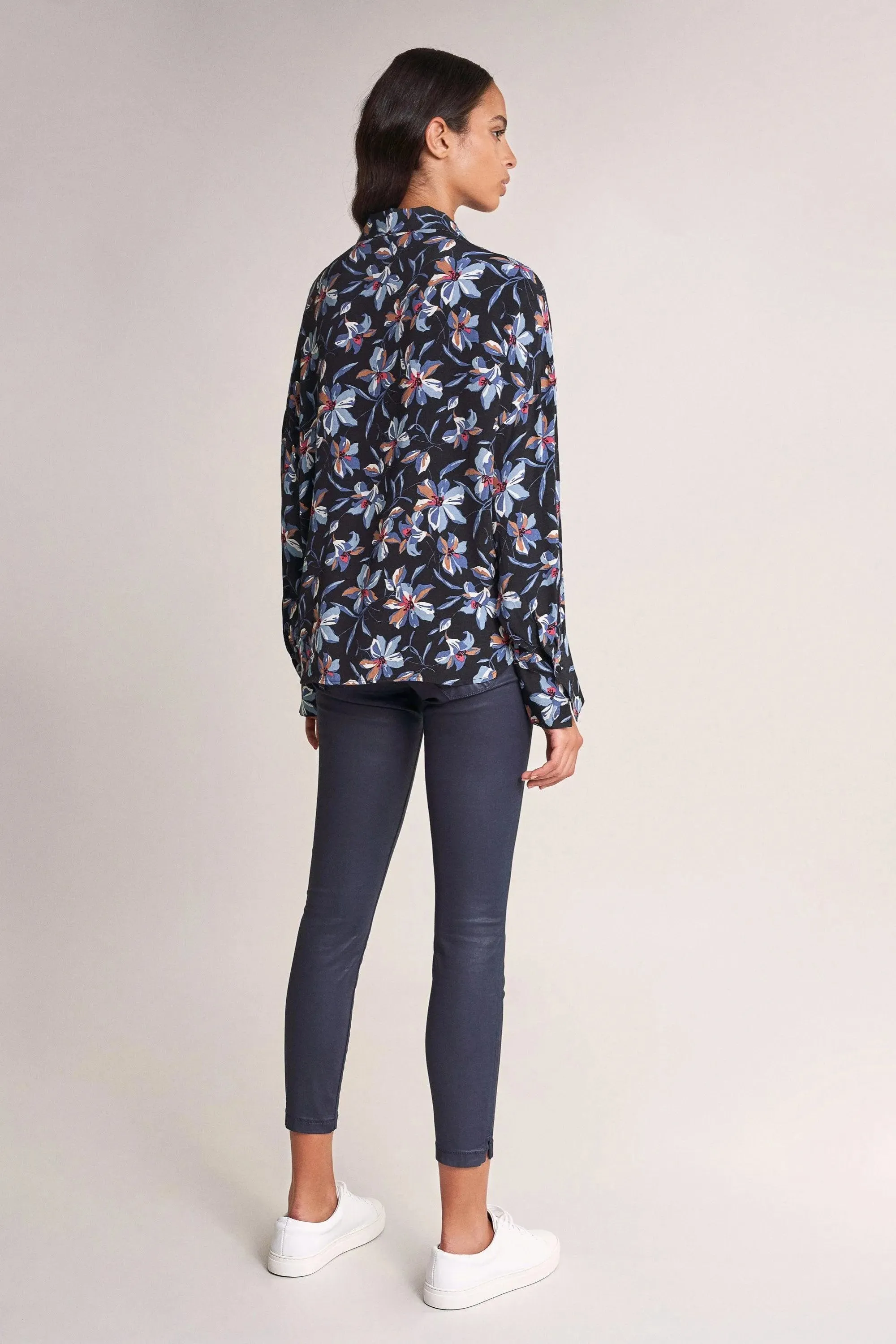 Blusa con estampado de flores