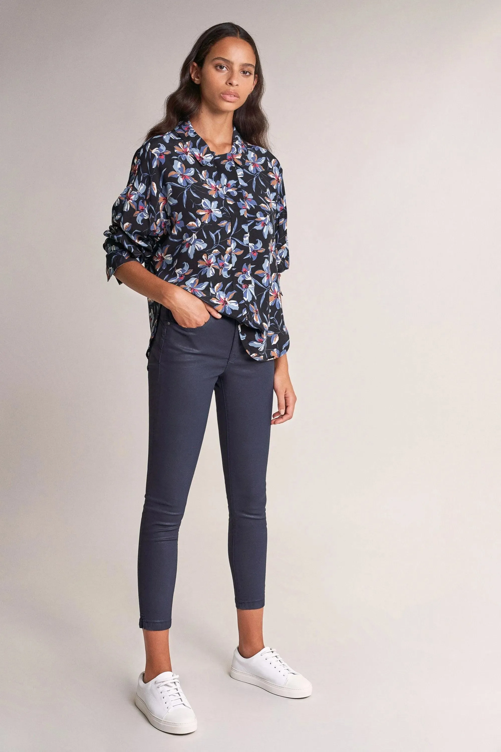 Blusa con estampado de flores