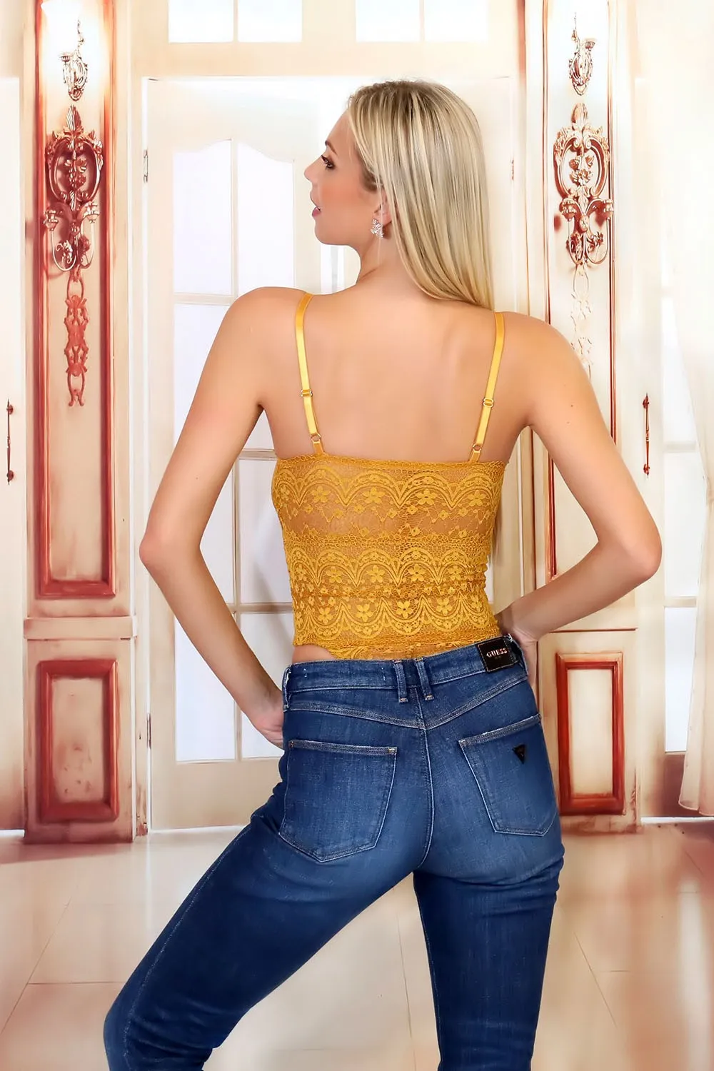 Body mostaza con cuello recto y anillo