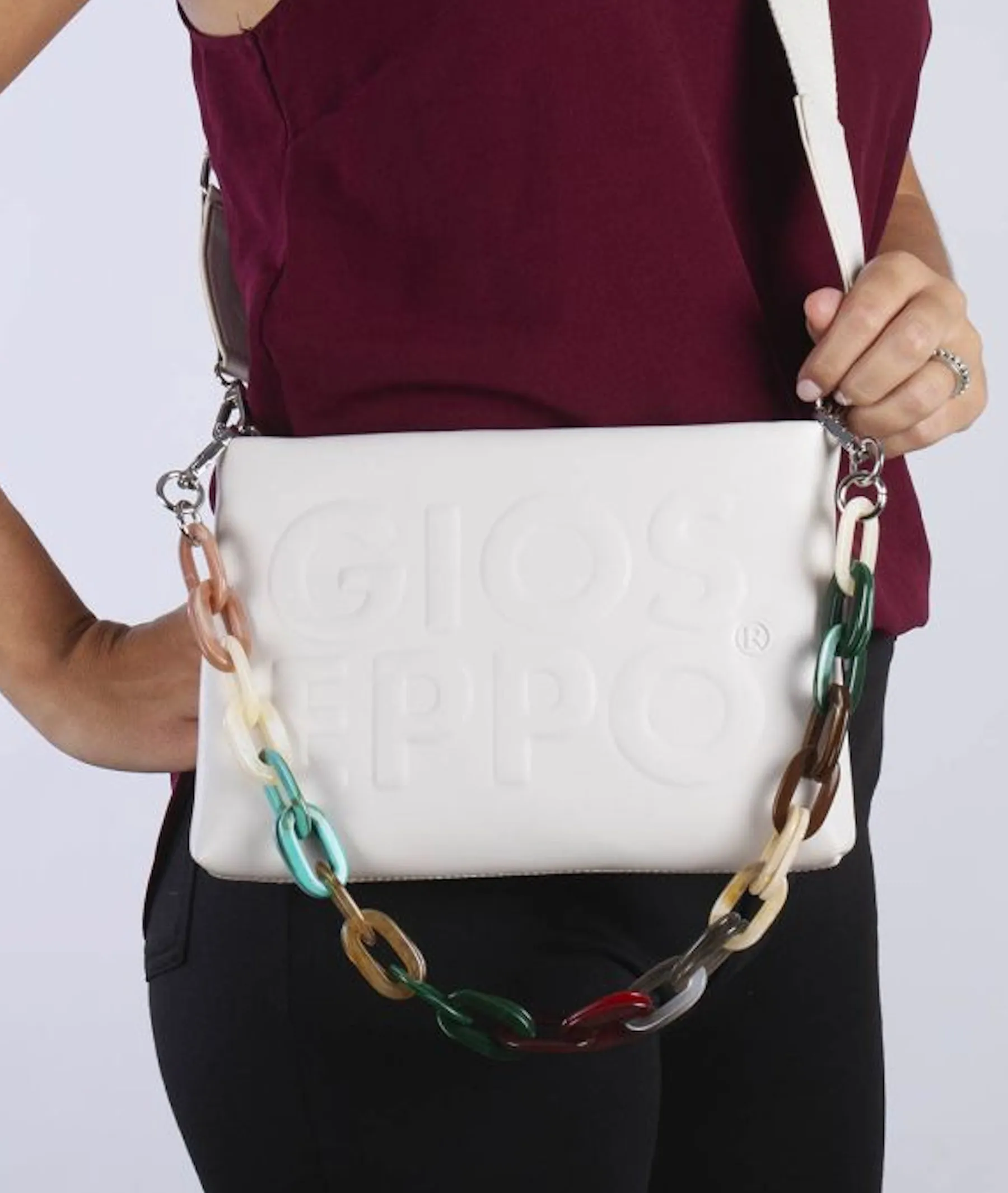 Bolso Gioseppo NOCATEE en hueso  Medidas 18 x 25 x 3 cmts