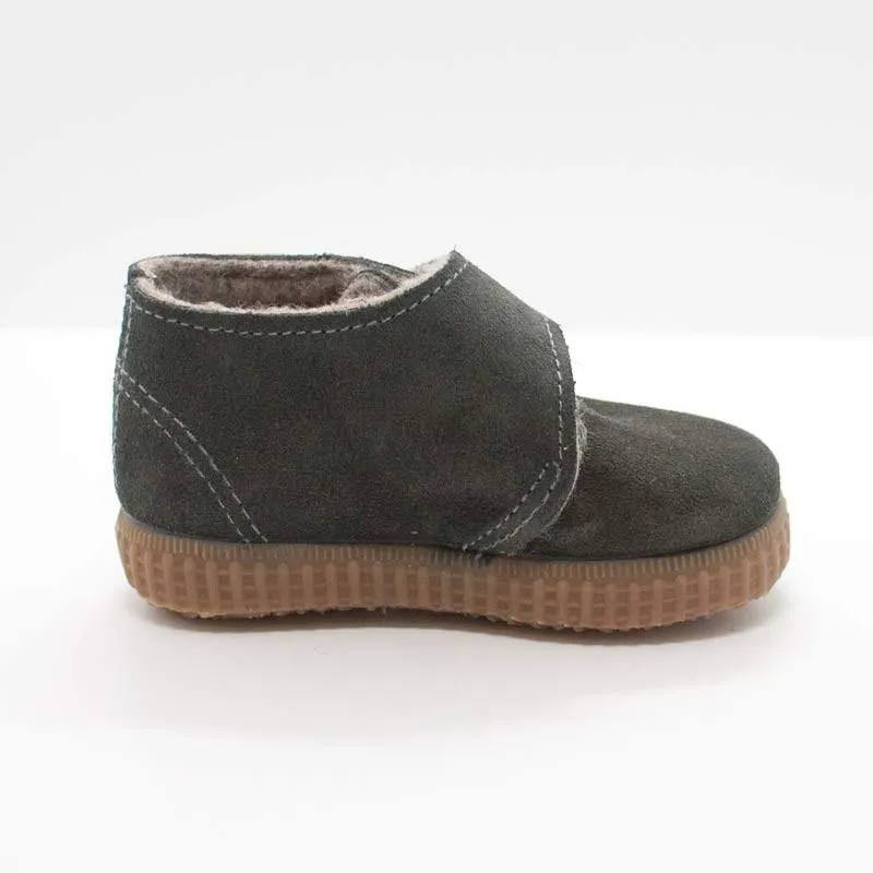 Botita serraje sin cordones gris