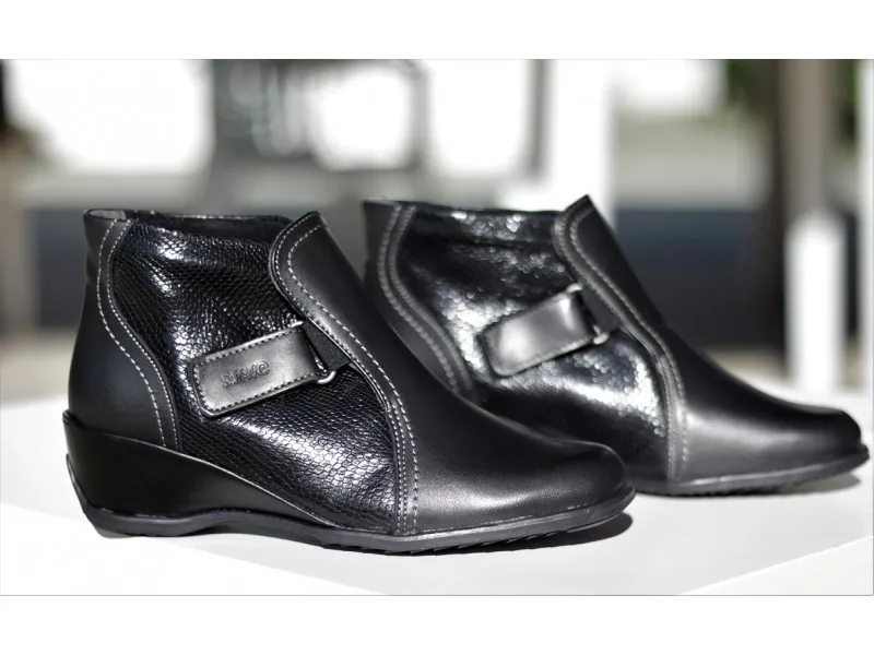 BOTÍN DE PIEL CON CIERRE DE VELCRO 3601 SUAVE BY LEYLAND EN NEGRO