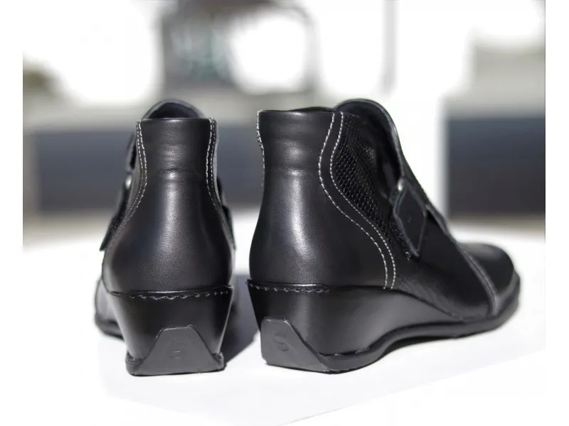 BOTÍN DE PIEL CON CIERRE DE VELCRO 3601 SUAVE BY LEYLAND EN NEGRO