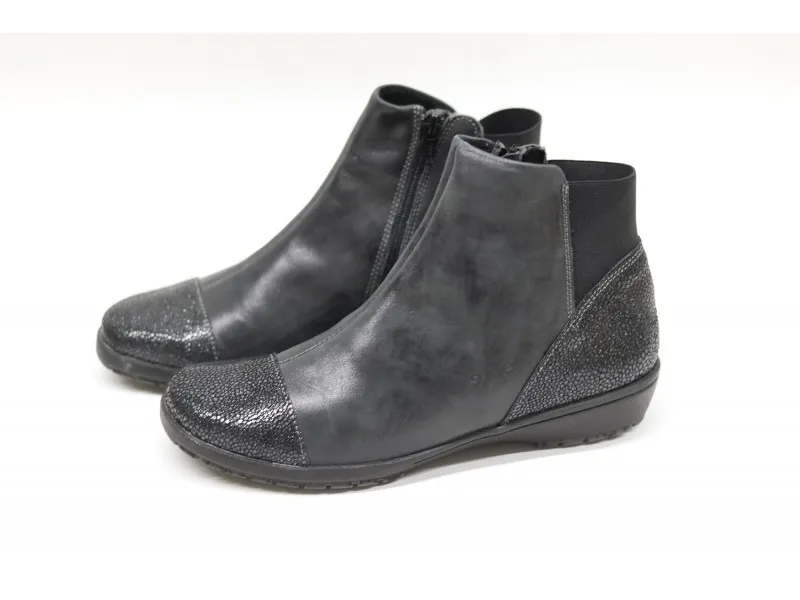 BOTÍN PLANO DE PIEL 3081 SUAVE BY LEYLAND EN COLOR NEGRO O MARRÓN