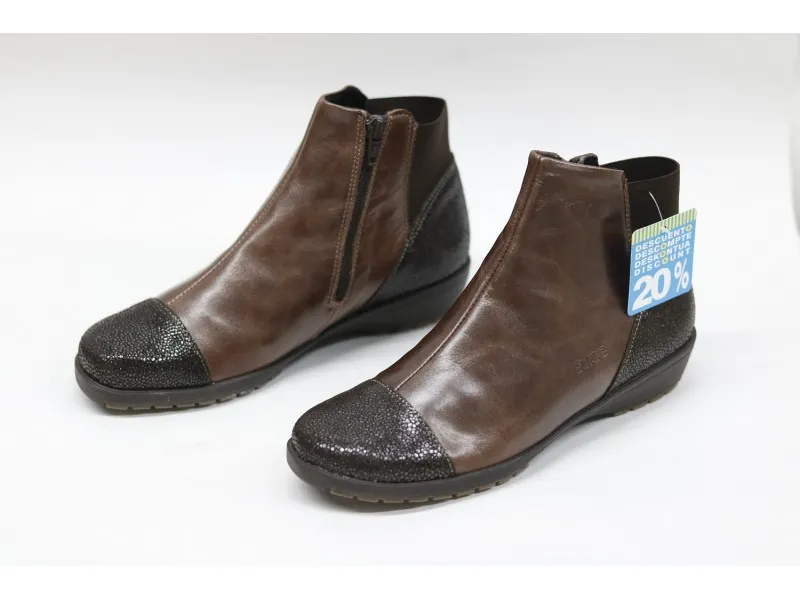 BOTÍN PLANO DE PIEL 3081 SUAVE BY LEYLAND EN COLOR NEGRO O MARRÓN