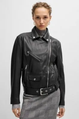 Chaqueta de piel con cinturón y cremallera asimétrica