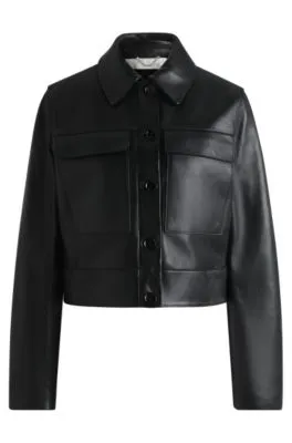 Chaqueta de piel con puños en contraste y cierre de botones