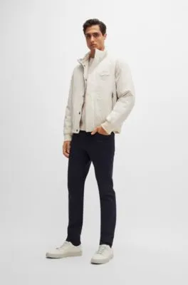 Chaqueta Porsche x BOSS repelente al agua con detalle especial de la marca