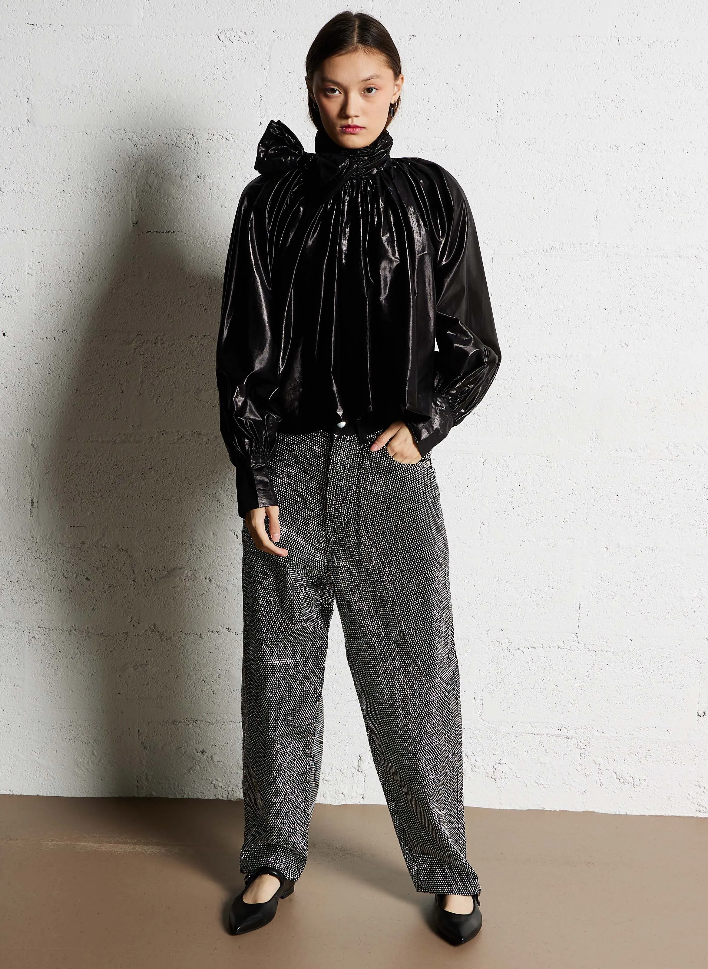 CREME  PANTALóN ANCHO DE MEZCLILLA Y PEDRERíA DE ALGODóN EN NEGRO