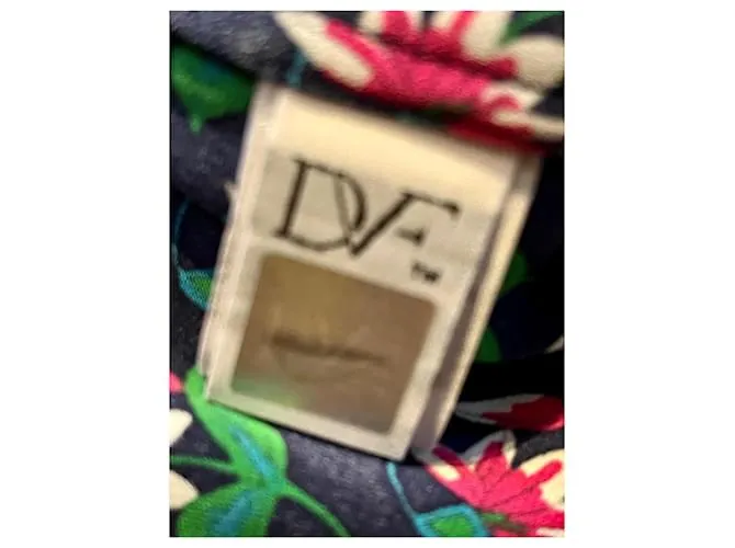 Diane Von Furstenberg Vestido halter Leyland de seda con estampado floral de DvF Zen Multicolor Azul marino 