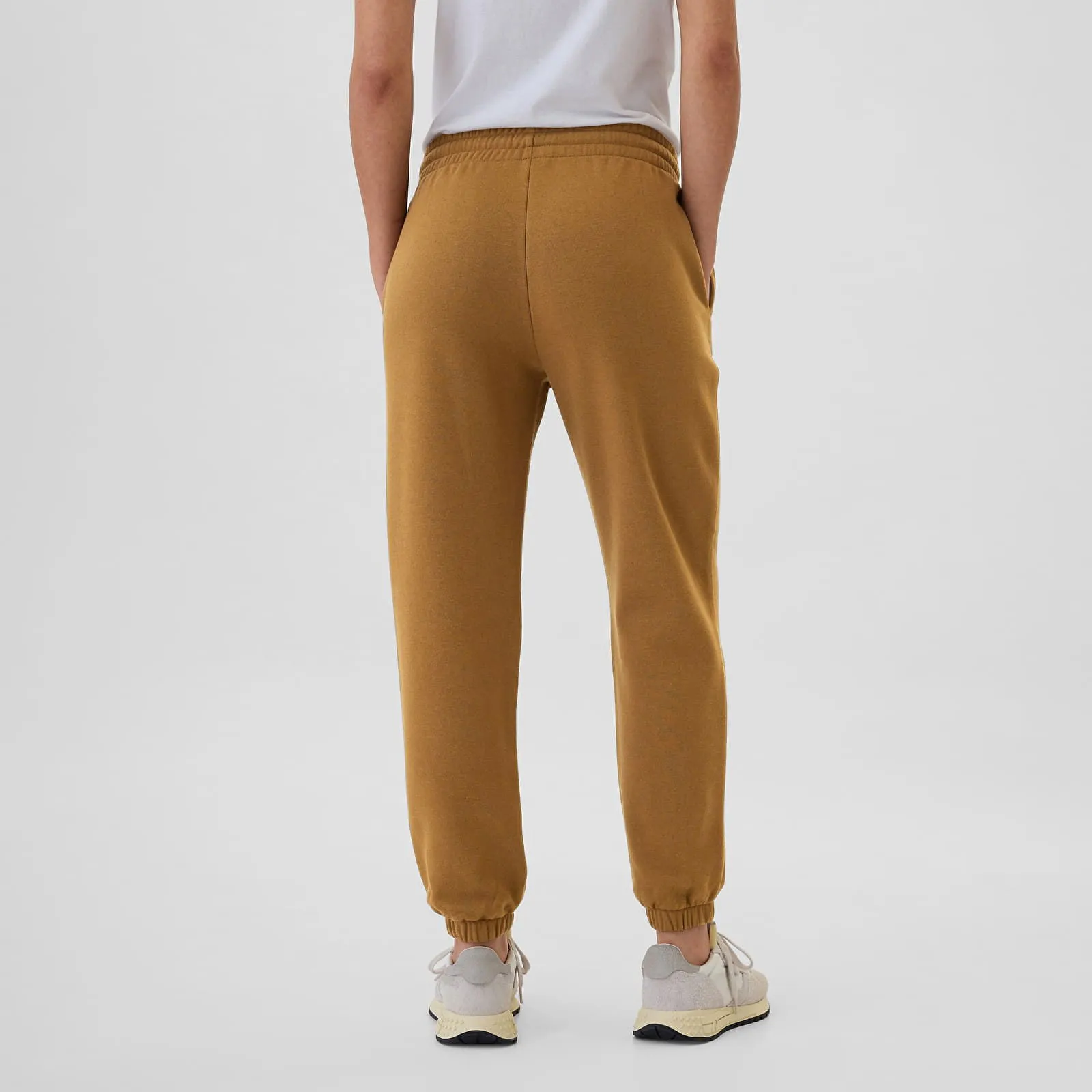 GAP Logo Jogger Palomino Brown Global M