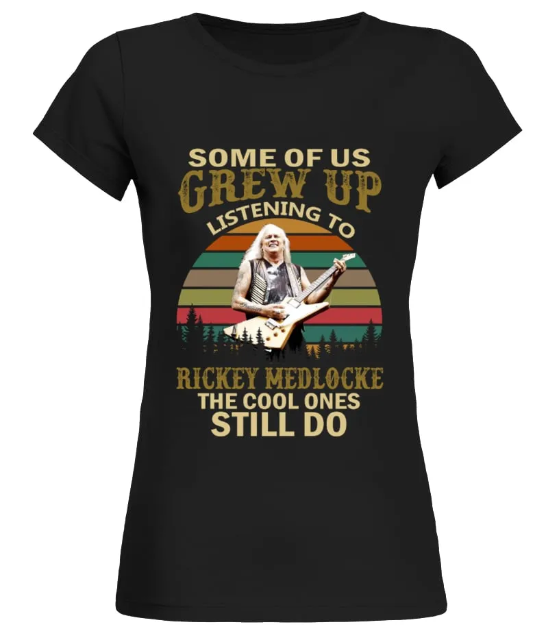 GREW UP LISTENING TO RICKEY MEDLOCKE Camiseta cuello redondo Mujer
