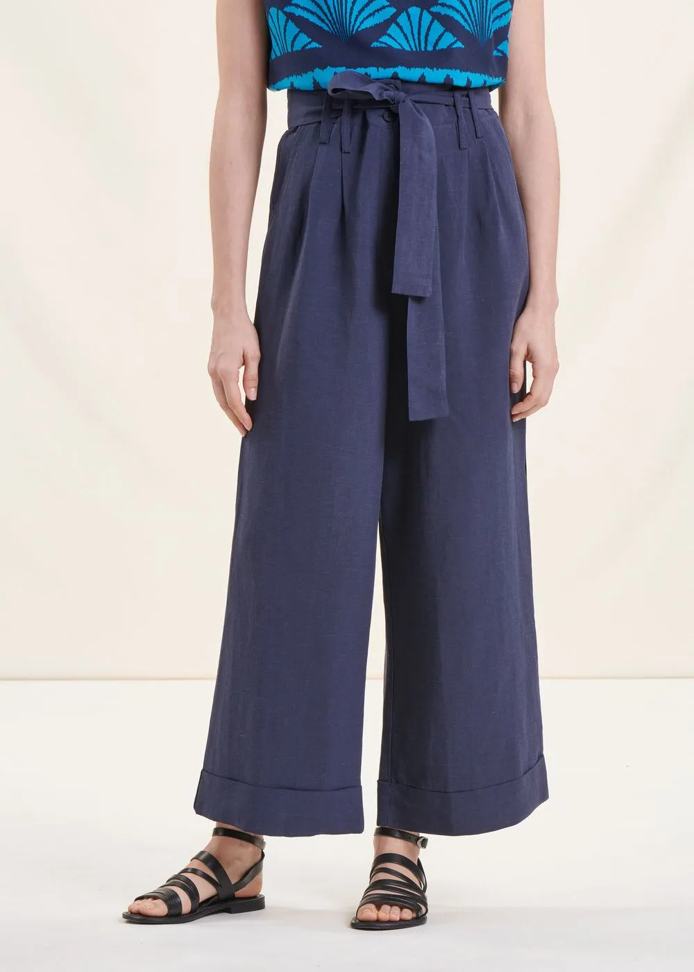 LA FEE MARABOUTEE Pantalón holgado de talle alto en azul