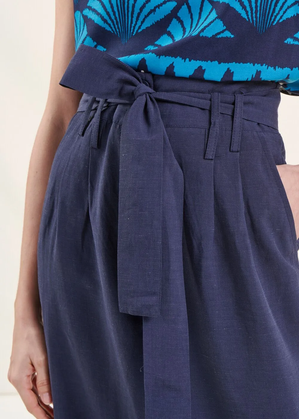LA FEE MARABOUTEE Pantalón holgado de talle alto en azul