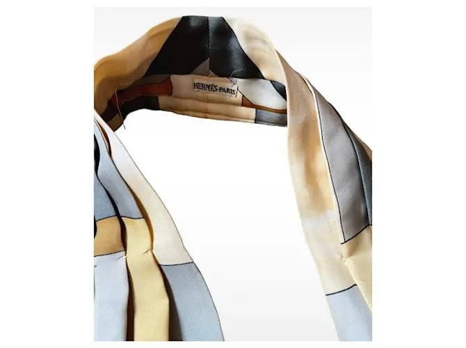 Lavallière "Perspective" AM CASSANDRE 50/60 HERMÈS seda marfil, camello, gris 