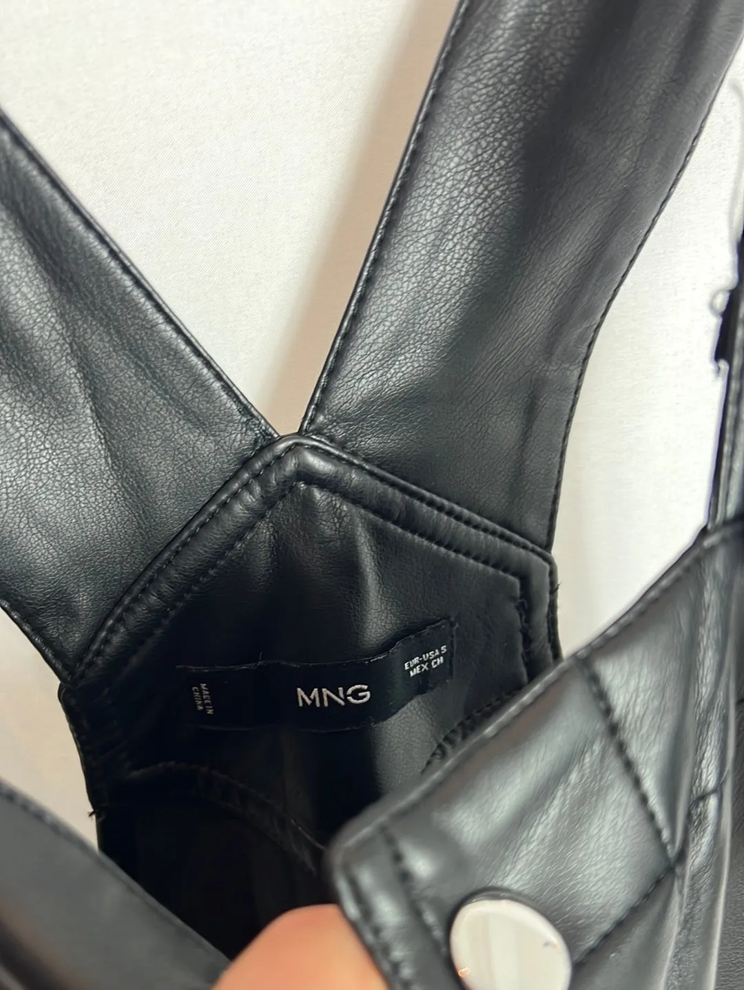 MANGO. Pero negro efecto piel . TS