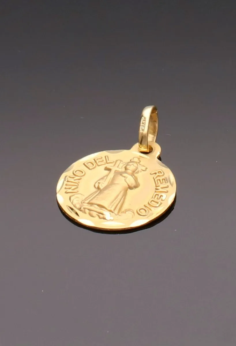 Medalla imagen Niño del Remedio en oro 084_M1571