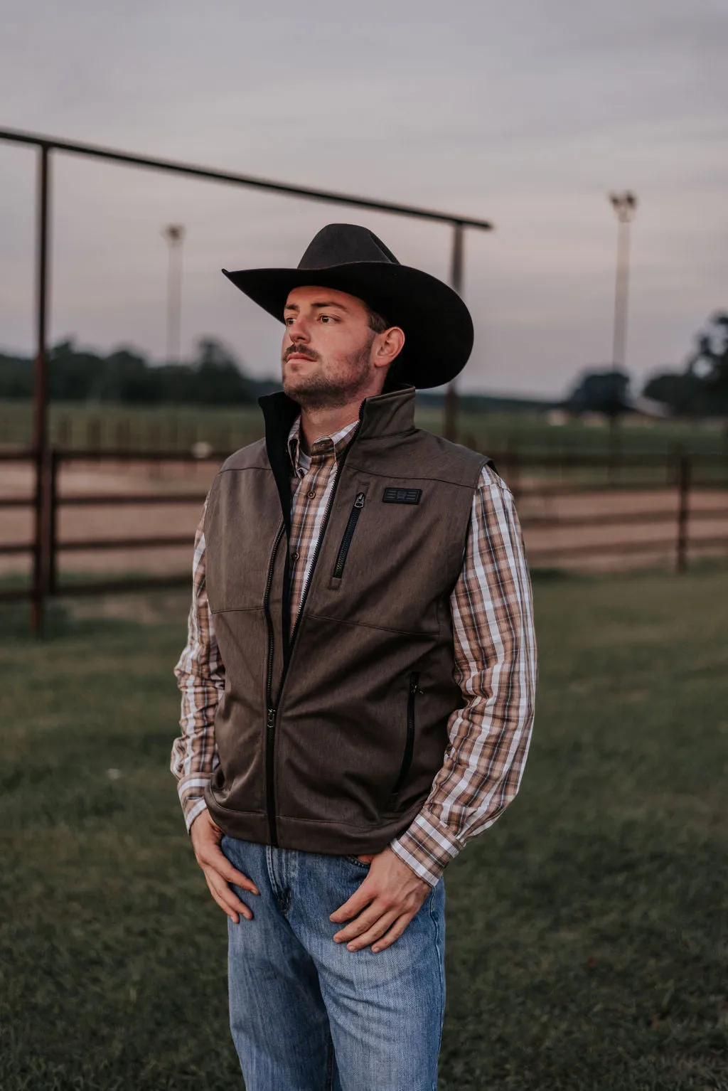 MEN'S CINCH BROWN SOFTSHELL VEST