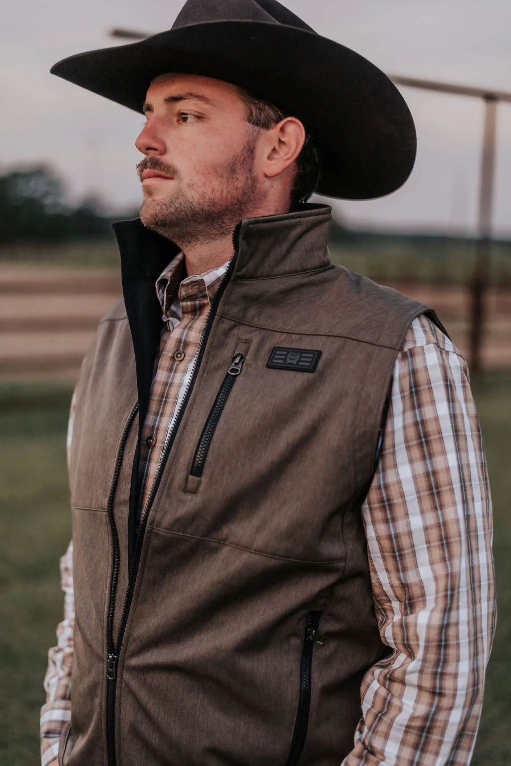 MEN'S CINCH BROWN SOFTSHELL VEST