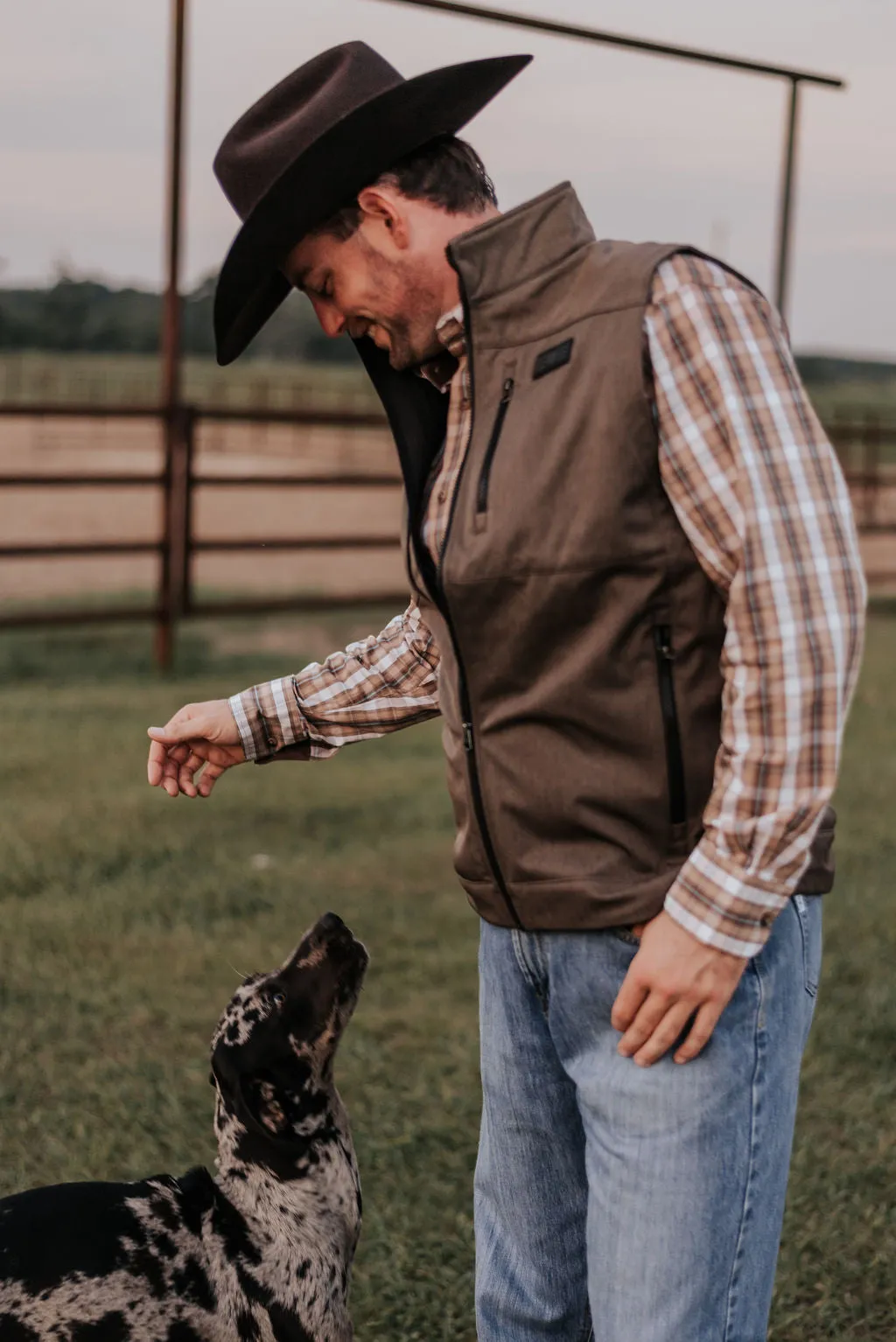 MEN'S CINCH BROWN SOFTSHELL VEST