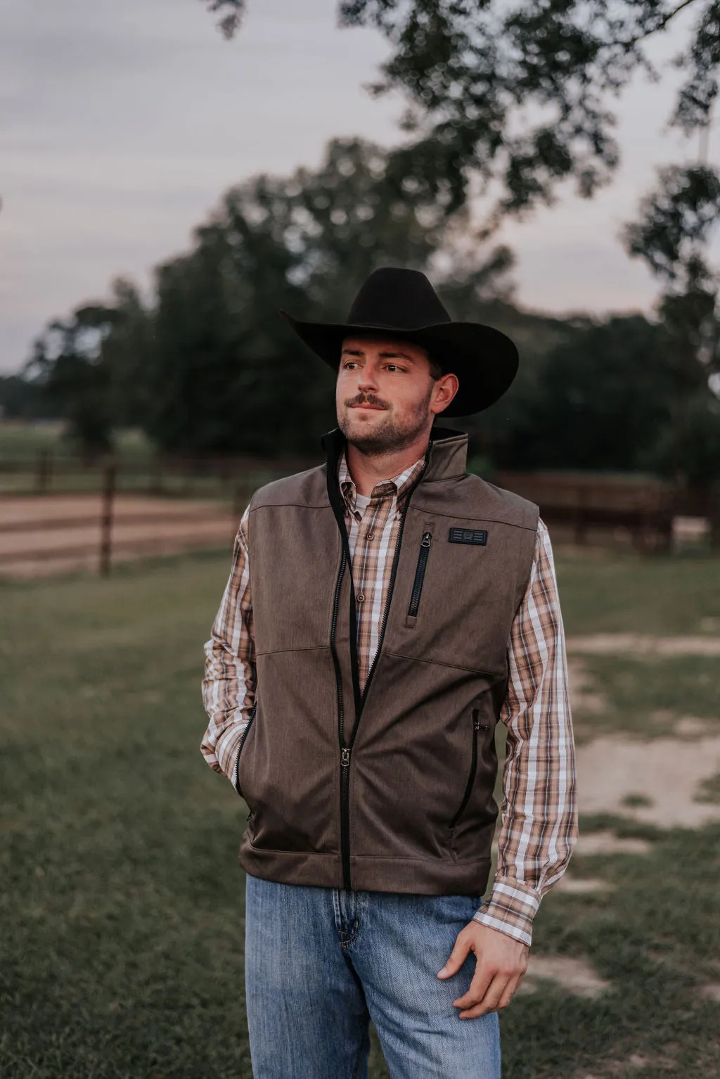 MEN'S CINCH BROWN SOFTSHELL VEST