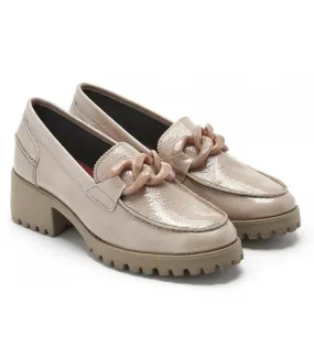 Mocasín de tacón para mujer en piel beig