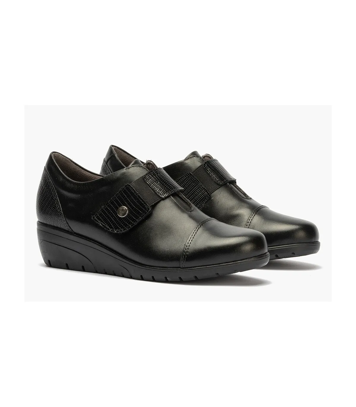 Mocasín en color negro con cierre de velcro