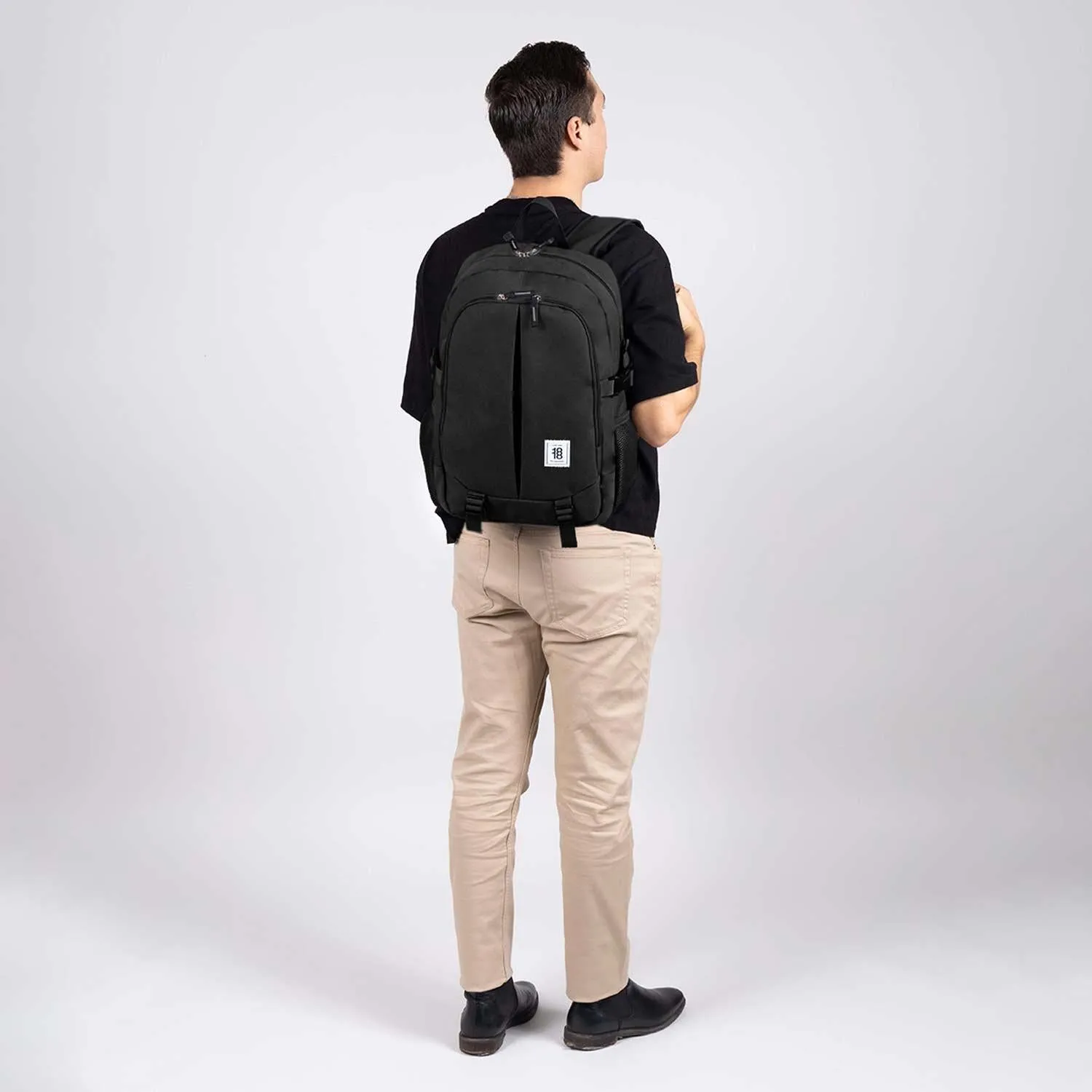 Mochila Grande 1818 Unisex Wynn Negro