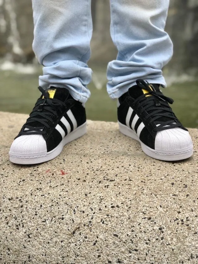 N370O SUPER STAR CONCHA NEGRO BLANCO GAMUZA