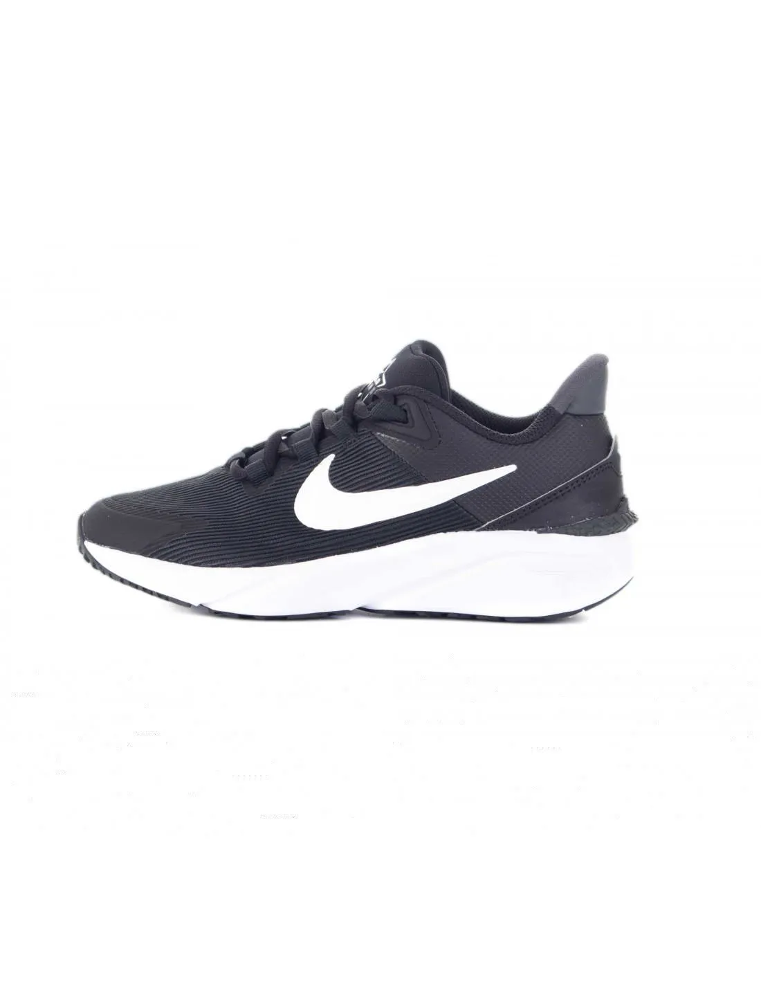 NIKE  ZAPATILLAS NEGRAS Y BLANCAS STAR RUNNER 4 NN NIñO/A