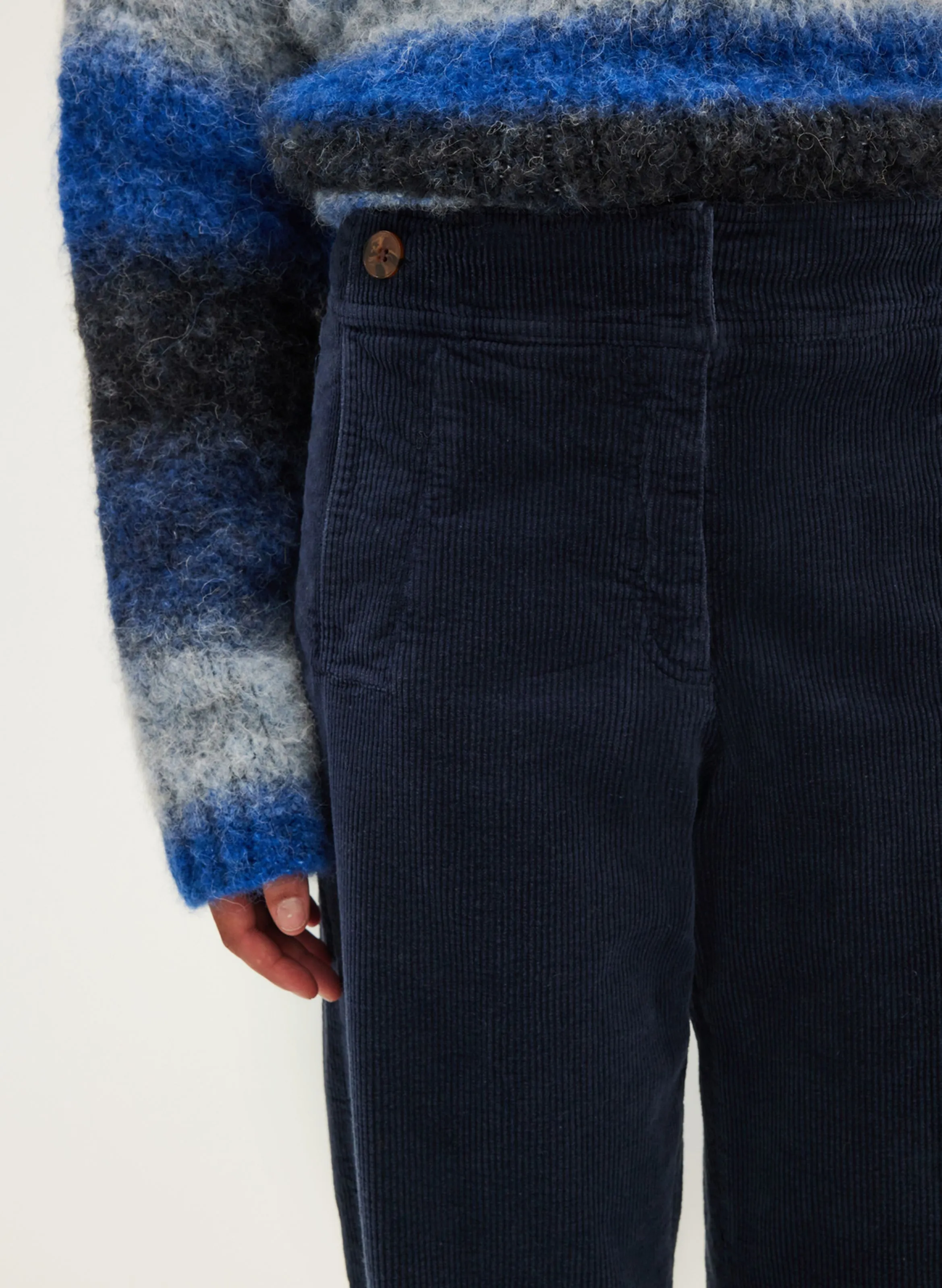 PABLO NUR  PANTALóN CHINO RECTO DE PANA EN AZUL