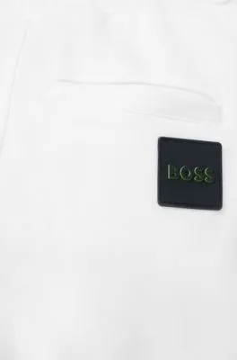 Pantalones de chándal para niños con puños en los bajos y logo en la parte trasera