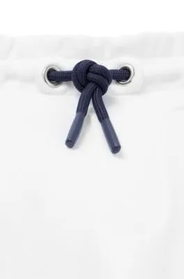 Pantalones de chándal para niños con puños en los bajos y logo en la parte trasera