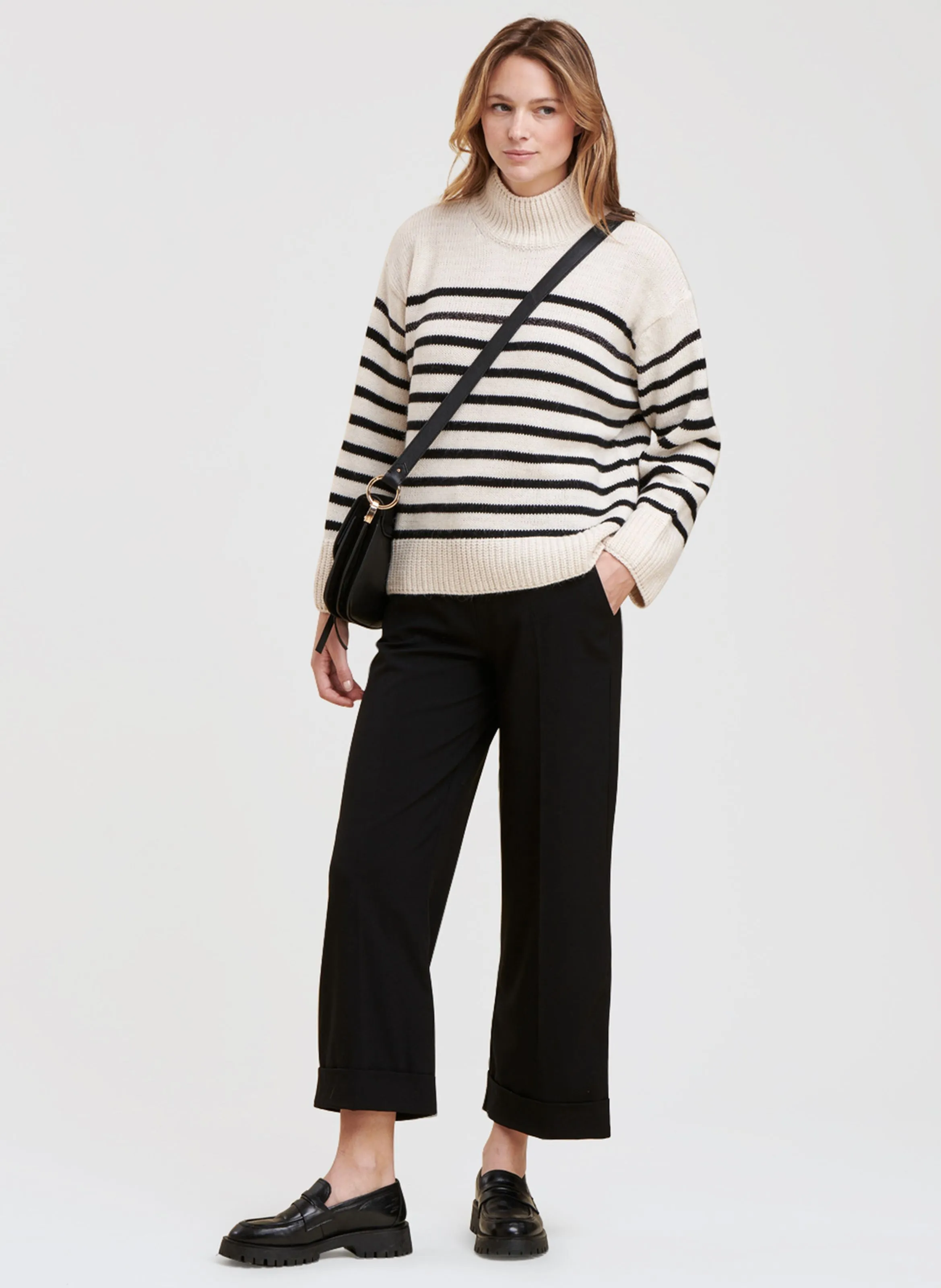 Pantalón ancho con vuelta en negro