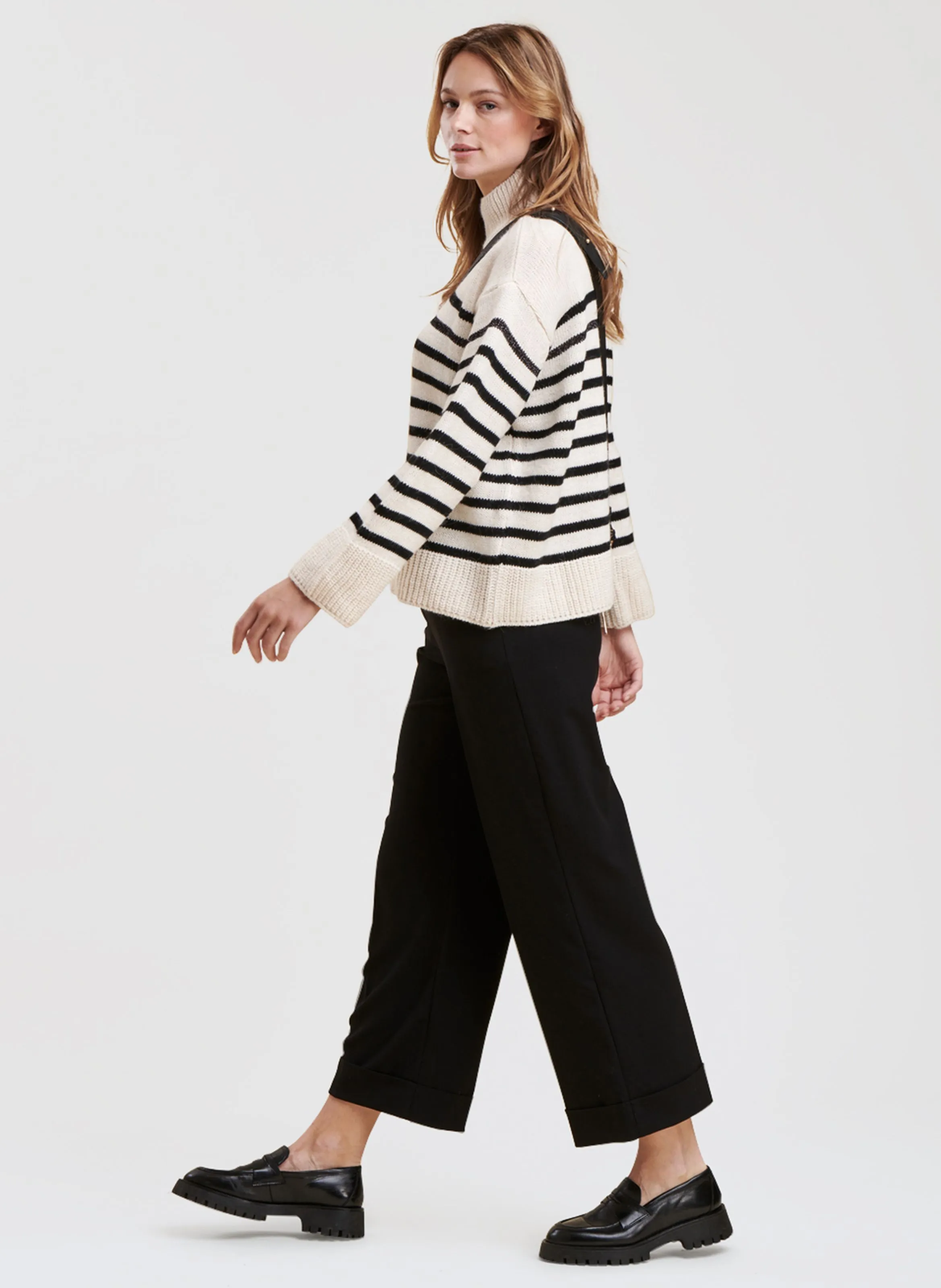 Pantalón ancho con vuelta en negro