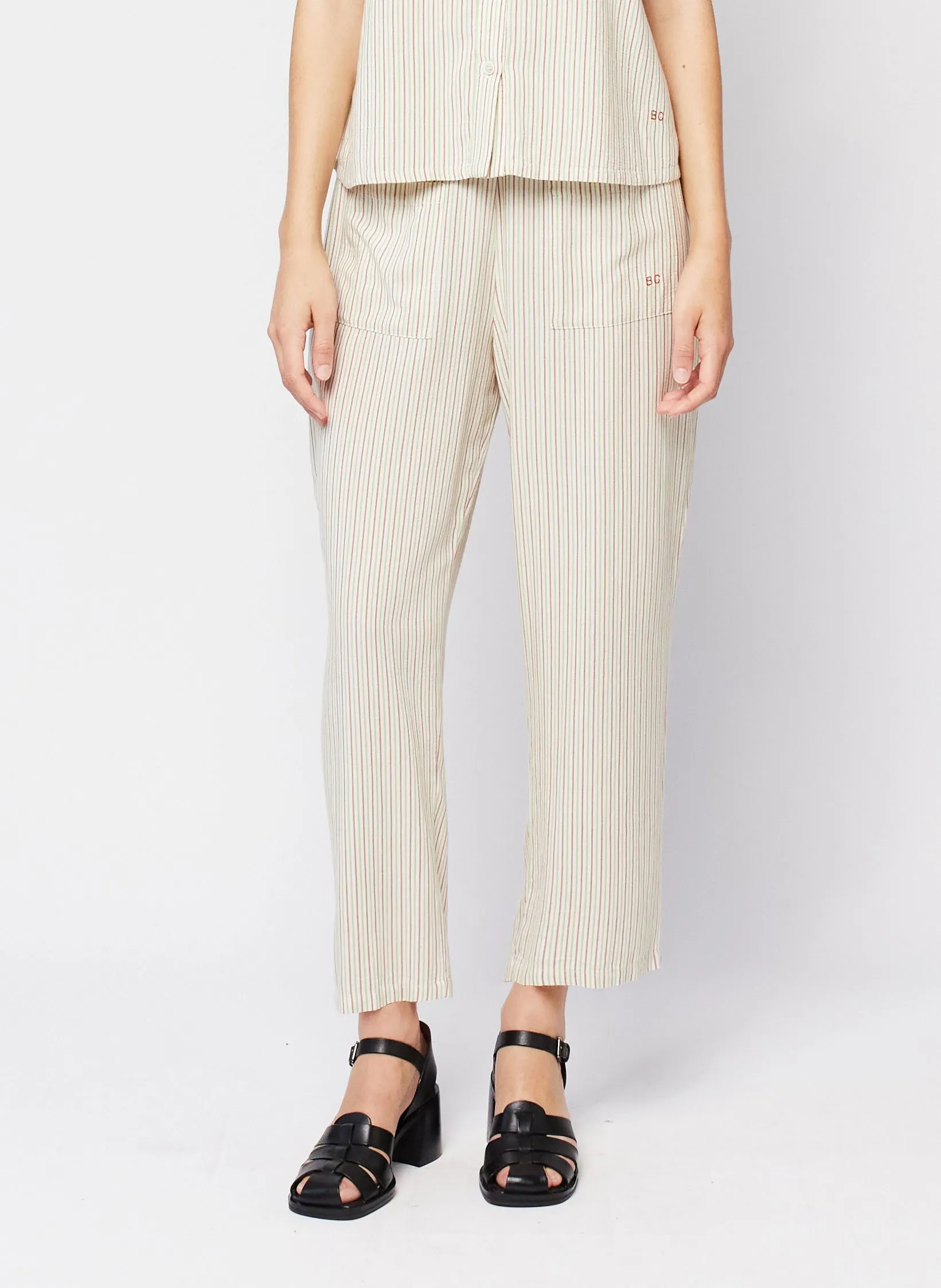 Pantalón ancho de rayas en blanco