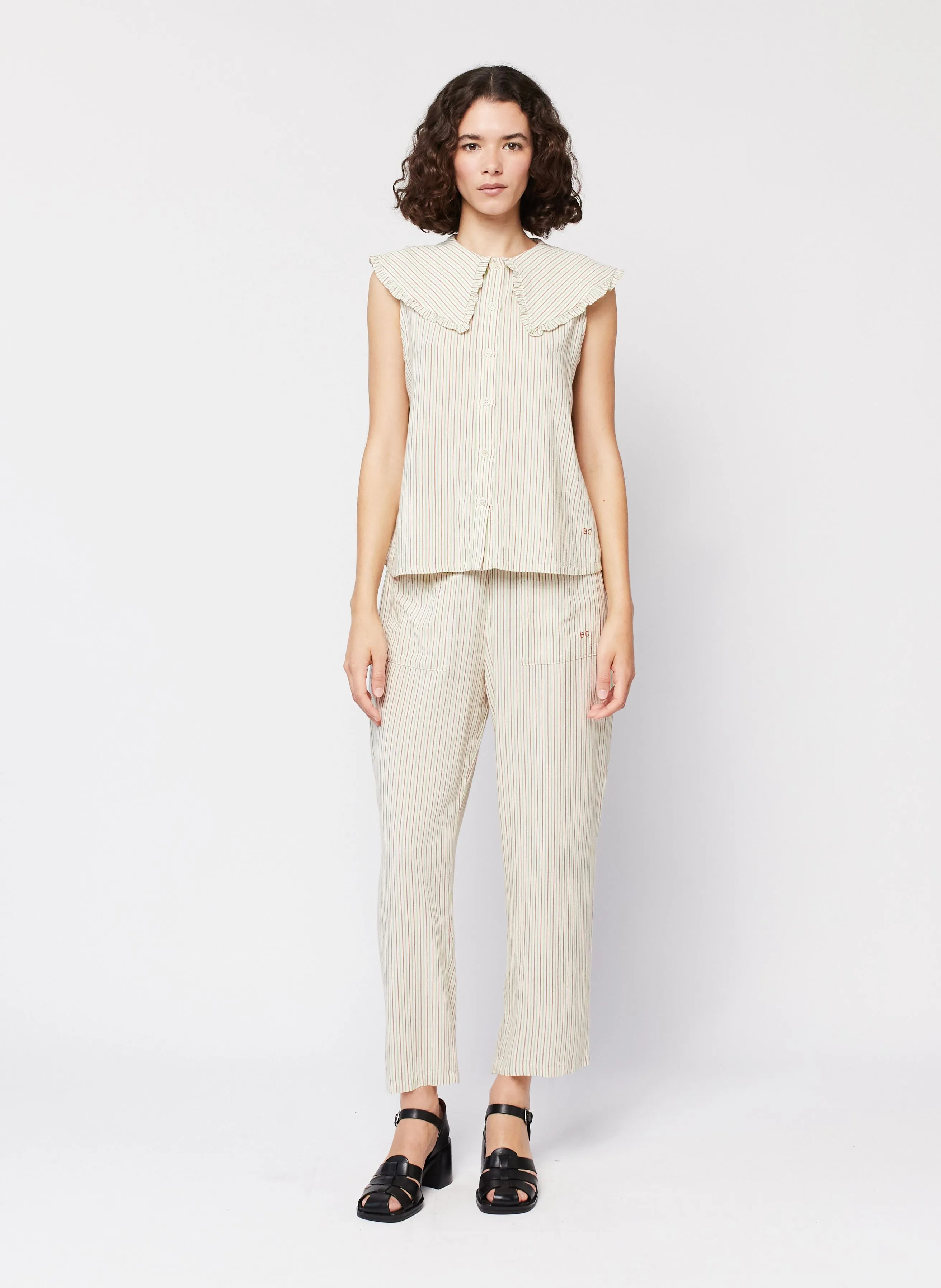 Pantalón ancho de rayas en blanco
