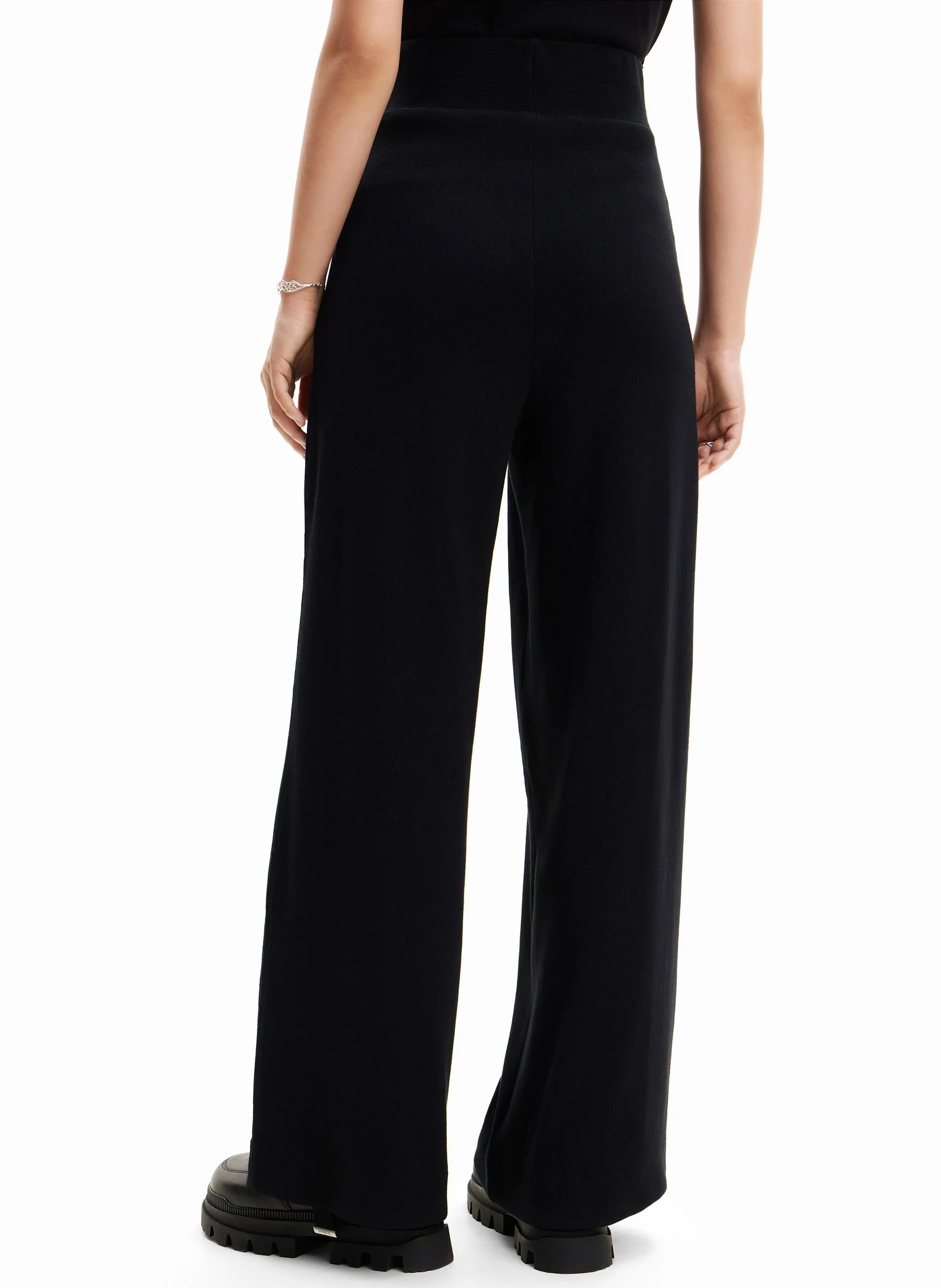 Pantalón ancho de tiro alto en negro
